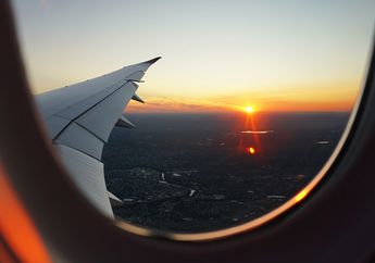 Terbang di Langit, Mengapa Pesawat Bisa Terlindung dari Petir?