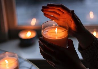 Kerajinan Lilin: Bahan Produksi, Alat Produksi, dan Proses Pembuatannya