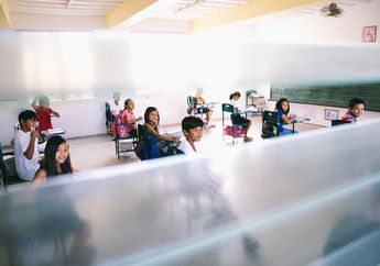 Contoh Soal dan Pembahasan Materi Bahasa Inggris Things in a Classroom
