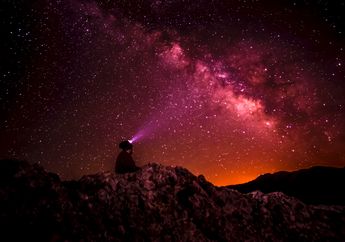 Mengapa Cahaya dari Planet Tidak Berkelip-kelip saat Malam Hari?