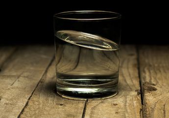 Jangan Lagi Minum Air Putih Sebelum Tidur Jika Mengalami Kondisi Ini, Bisa Berdampak Buruk untuk Tubuh