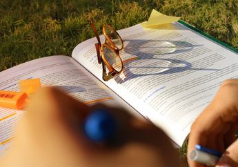 Jawab Soal Materi Bahasa Inggris Kelas XII, Chapter II Activity 6