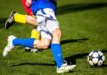 Teknik-Teknik Menggiring Bola dalam Permainan Sepak Bola, Materi Kelas 3 SD Tema 3