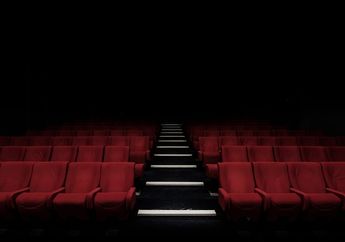 Mengapa Kursi Bioskop Umumnya Berwarna Merah?