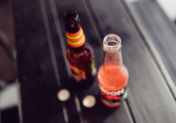 Tidak Ada Pembuka Botol, Bagaimana Cara Membuka Botol Minuman Soda?