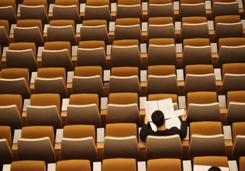 Jurusan Sastra Inggris: Mata Kuliah, Prospek Kerja, dan Daftar Universitasnya