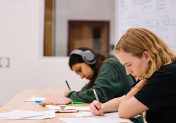 Latihan Soal dan Pembahasan Mengisi Kalimat Rumpang UTBK Bahasa Inggris