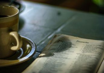 Mengenal Paribasan atau Peribahasa Jawa beserta Contohnya