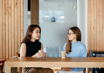 Contoh Dialog Cause and Effect tentang Internet dan COVID-19