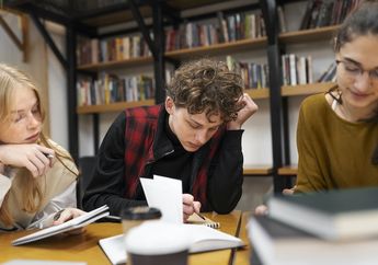 Tenses Bahasa Inggris: Pengertian, Jenis-Jenis, Rumus