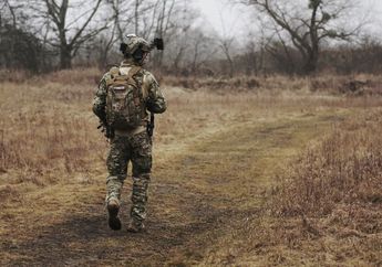 Mengapa Seragam Militer Identik dengan Corak Loreng?