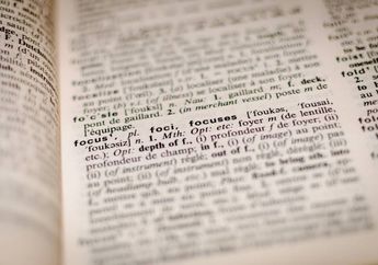 Macam-Macam Bentuk Phrasal Verb 'Make', Arti, dan Contoh Penggunaannya