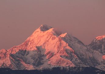 Benarkah Gunung Everest Terus Bertambah Tinggi Setiap Tahunnya?