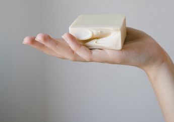 Jarang yang Tahu, Ternyata 7 Permasalahan di Rumah Ini Bisa Diatasi dengan Sabun Batang, Apa Saja?
