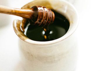 Dari Mana Asal Madu Hitam?