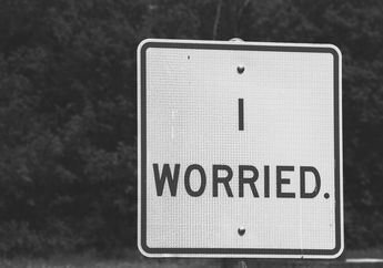 Cara Mengekspresikan Rasa Khawatir atau Worried dalam Bahasa Inggris