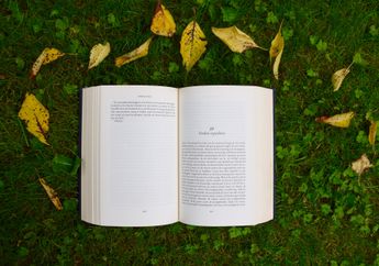 Jawab Soal Bahasa Inggris Kelas IX Chapter 7, Resolutions of 'The Golden Star-Fruit Tree'