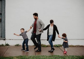 Contoh Soal dan Jawaban Writing Bahasa Inggris Materi 'My Family'