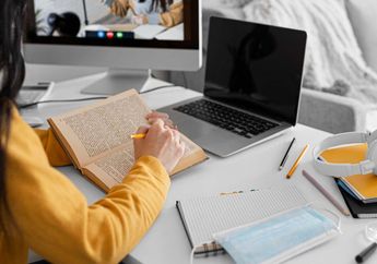 Contoh Phrasal Verbs Menggunakan Kata 'Cut' beserta Arti dan Contohnya