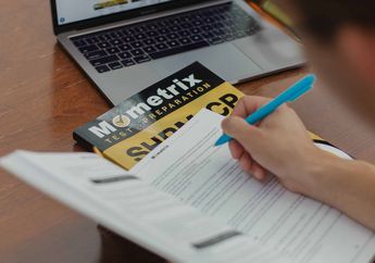 6 Contoh Phrasal Verbs Menggunakan Kata 'Call' beserta Arti dan Contohnya