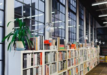 Jawab Soal Bahasa Inggris 'Indriyani's School Library', Kelas 5 SD 