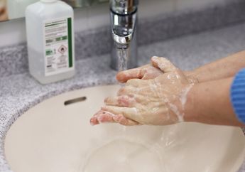 Bolehkah Mencuci Tangan Menggunakan Sabun Cuci Piring?
