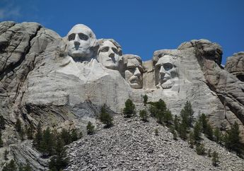 Benarkah Ada Ruang Rahasia di Gunung Rushmore?