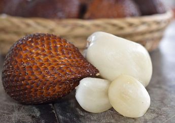 Apa Manfaat Mengonsumsi Buah Salak Bersamaan dengan Kulit Arinya?