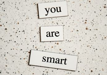 Contoh Dialog Bahasa Inggris Expressing Compliment atau Ungkapan Pujian