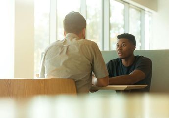 Berbagai Contoh Ungkapan Menanyakan Kabar dalam Bahasa Jawa