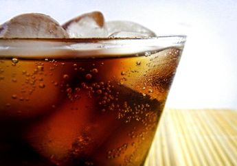 Apa Dampak Mengonsumsi Minuman Soda  terhadap Kerja Otak?