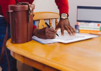 Apa Perbedaan CV dan Daftar Riwayat Hidup?