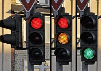 Kenapa Lampu Lalu Lintas Warnanya Merah, Kuning, dan Hijau?
