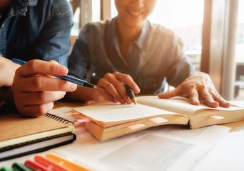 Contoh Soal dan Jawaban Bahasa Inggris Materi 'What Are You Doing?'