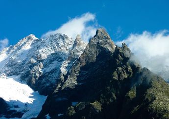 5 Gunung Tertinggi di Indonesia: Nama, Lokasi, dan Tinggi Gunung