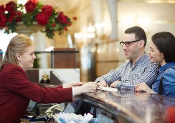 Jawab Soal Bahasa Inggris Kelas XI Chapter 1, Conversation Between a Concierge and a Customer