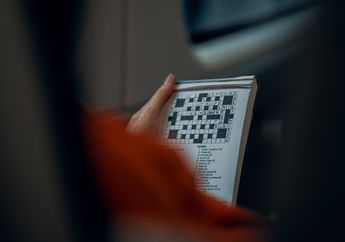 Jawab Soal Bahasa Inggris Kurikulum Merdeka Kelas XI Unit I, Activity 5 Crossword Puzzle