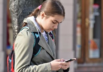 Cara Mengatasi Remaja Kecanduan Gadget