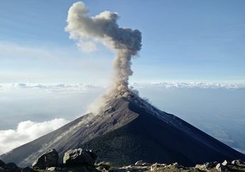 Kaitan Gejala Lempeng Tektonik dengan Sebaran Gunung Api di Dunia