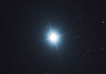 Bintang Apa yang Bersinar Paling Terang di Tata Surya?
