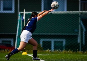 Apa yang Dimaksud Throw In dalam Sepak Bola?