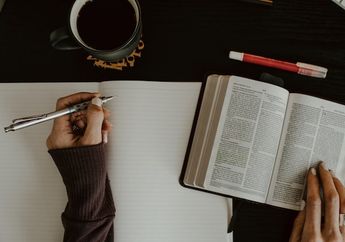 Jawab Soal Bahasa Inggris Kelas X Chapter 9, Regular Verbs dan Irregular Verbs