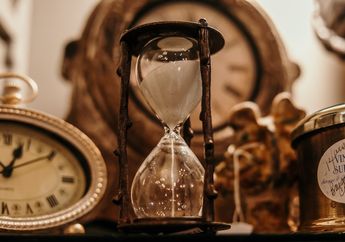 Contoh Soal Bahasa Inggris Materi Preposition of Time (In, On, At)