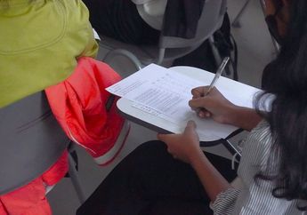 Jawab Soal Bahasa Inggris Kurikulum Merdeka Kelas XI Unit 4, Grammar Focus Activity 2