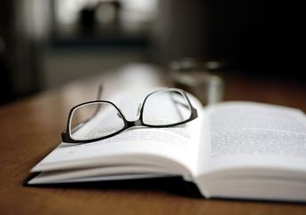 16 Contoh Kalimat Passive Voice Past Continuous Tense dan Artinya