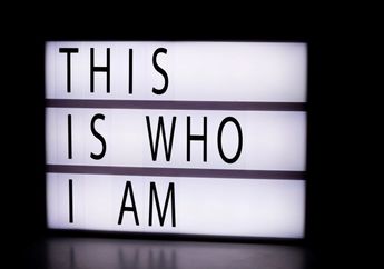 Perbedaan Penggunaan Who, Whom, dan Whose dalam Bahasa Inggris