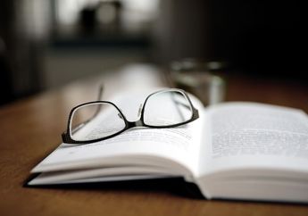 10 Contoh Kalimat Bahasa Inggris Menggunakan Adverb of Definite Frequency