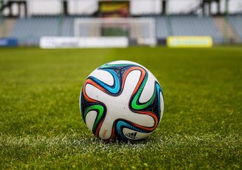 Mengapa Ada Anak Kecil yang Mendampingi Pemain Saat Pembukaan Pertandingan Sepak Bola?