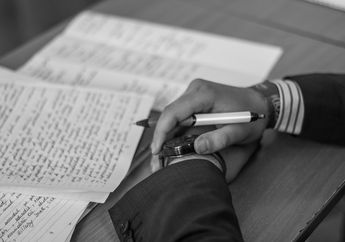 20 Contoh Kalimat Persuasif dalam Bahasa Indonesia