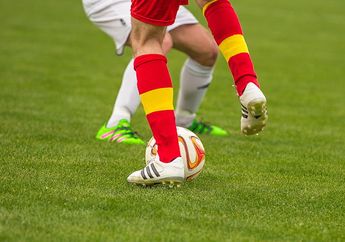 Mengapa Sepatu Bola Ada Pulnya?